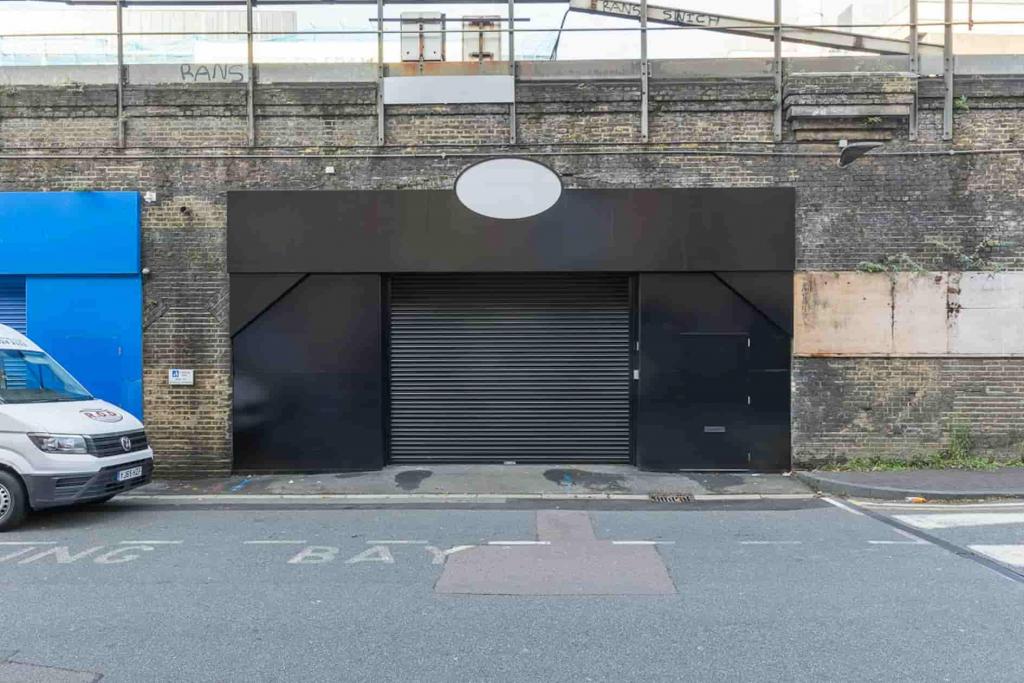 Newport St - Railway Arches Light Distribution Space in London SE11