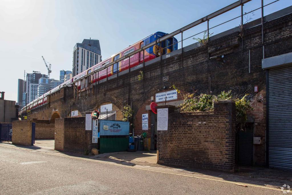 Newport St - Railway Arches Light Distribution Space in London SE11