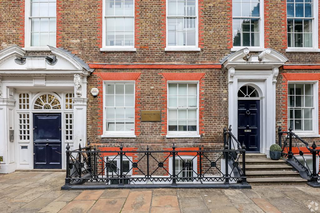 9 St Thomas St - Collegiate House Grade II Listed 4 Star Office in Southbank East London SE1