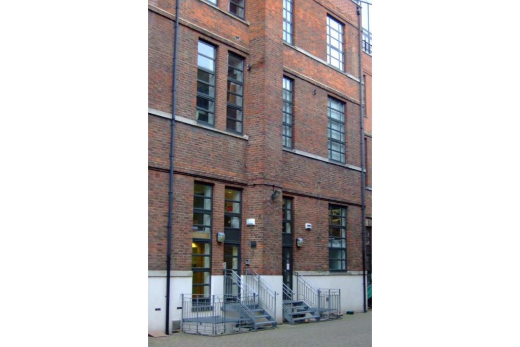 “51-53 Surrey Row – Multi-Floor Office Building with 3,154 Sq Ft Available, Southbank