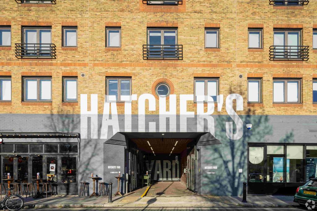 10 Theed Street – Multi-Floor Office Unit with 3,320 Sq Ft Available, Southbank