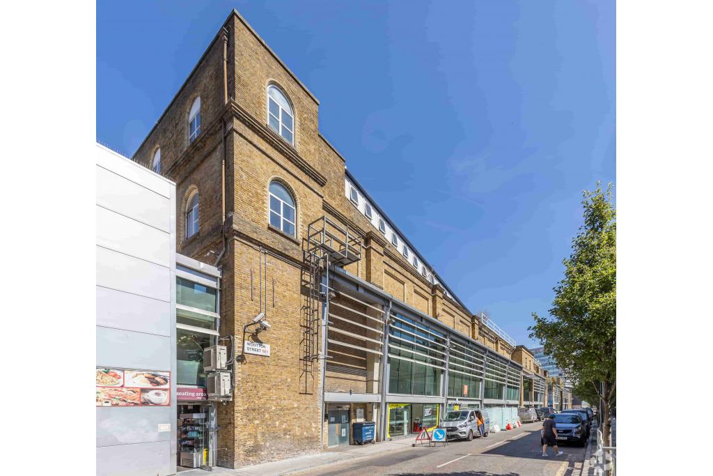 Mixed-Use Former Railway Building with Office and Retail Space Near London Waterloo