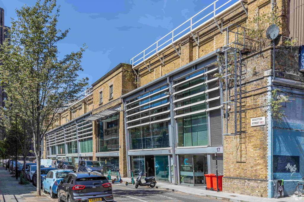 Mixed-Use Former Railway Building with Office and Retail Space Near London Waterloo
