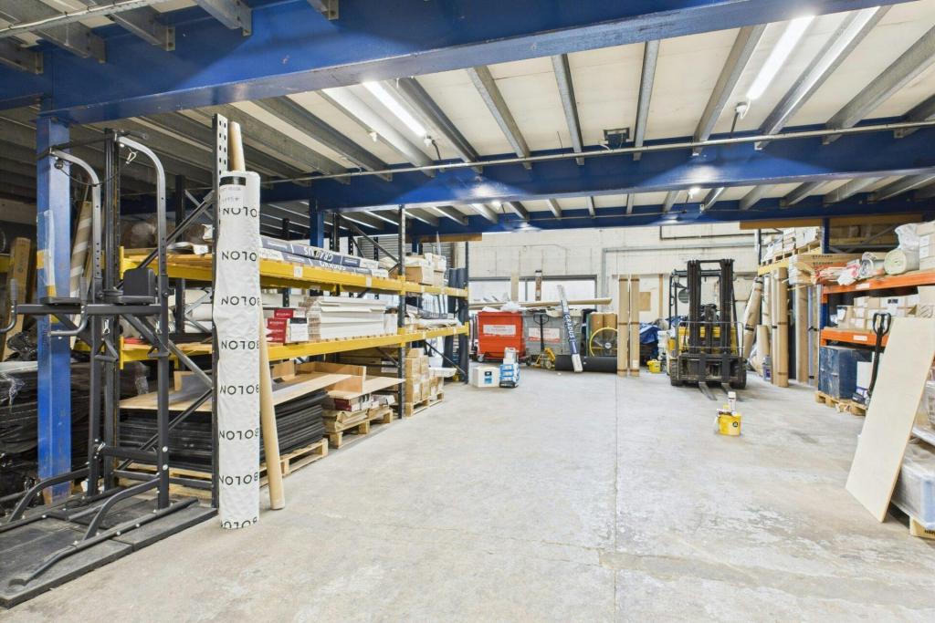 21-24 Crimscott St – Light Manufacturing Unit