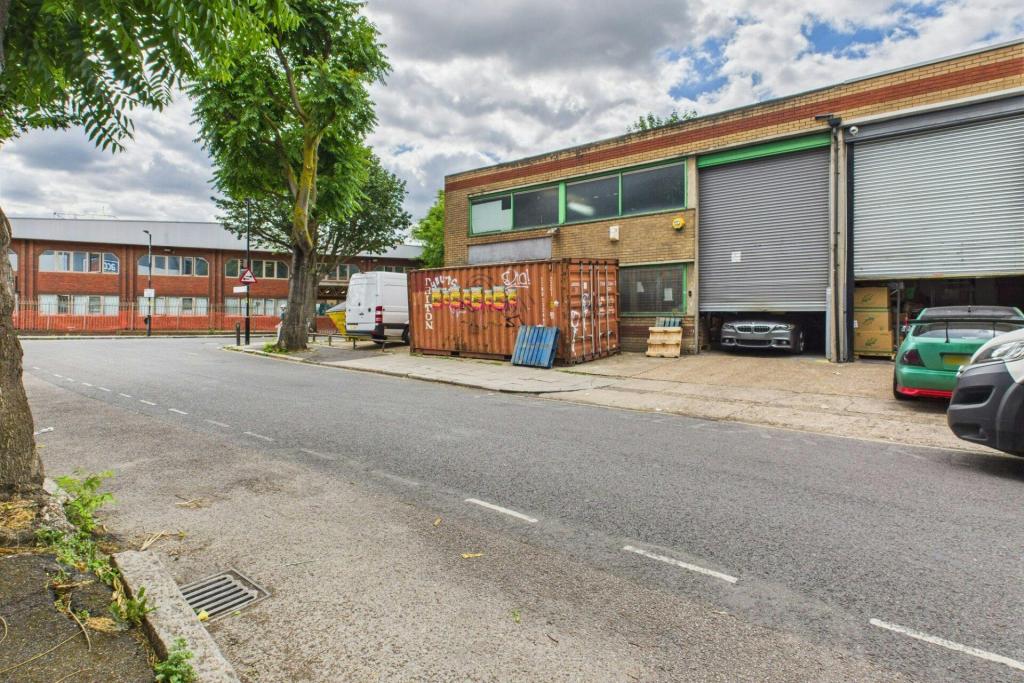 21-24 Crimscott St – Light Manufacturing Unit
