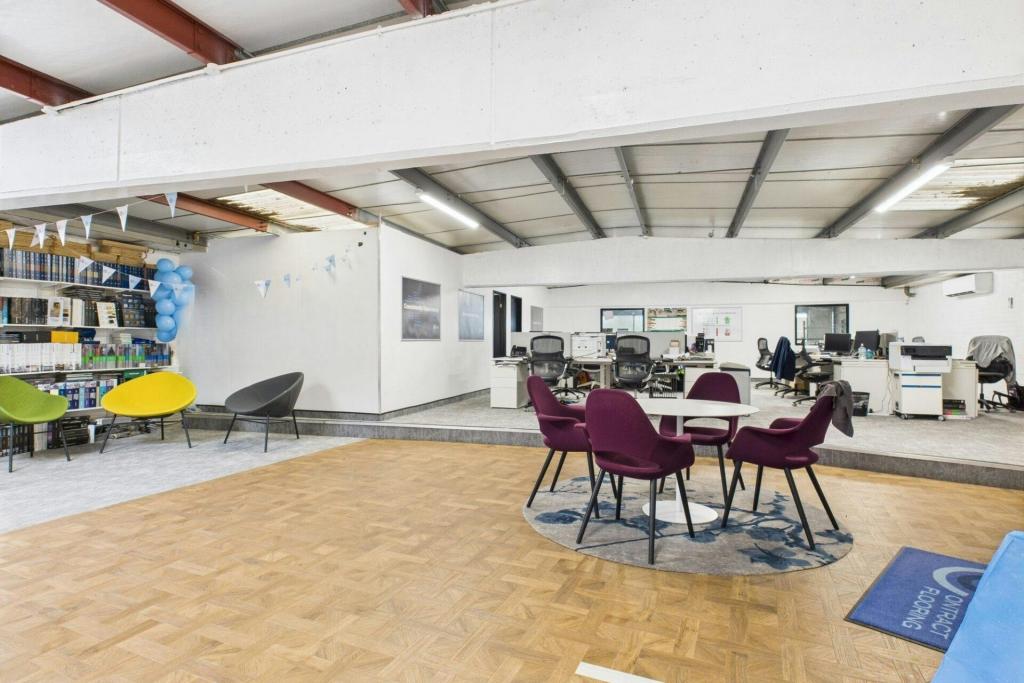21-24 Crimscott St – Light Manufacturing Unit