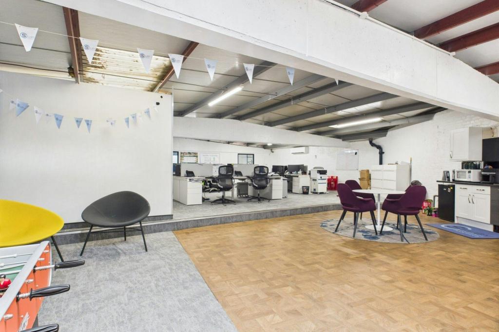 21-24 Crimscott St – Light Manufacturing Unit