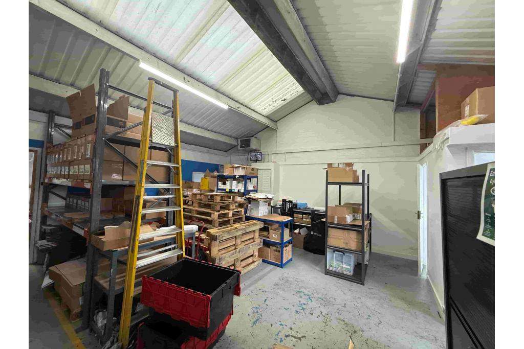 2-14 Brownfields – Industrial Service Units in Welwyn Garden City