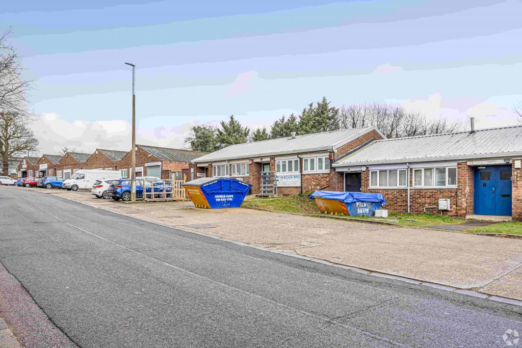 2-14 Brownfields – Industrial Service Units in Welwyn Garden City