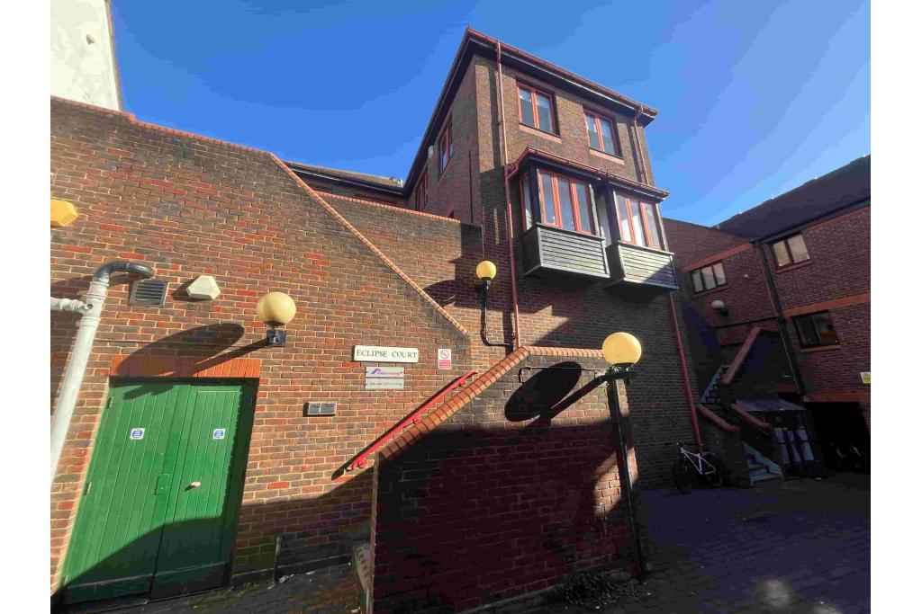 14 Chequer Street Eclipse Court Office Unit with Ground Floor Retail in St Albans City Centre
