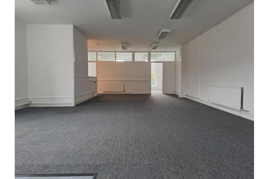 8A Church Road Mixed-Use Office and Retail Unit