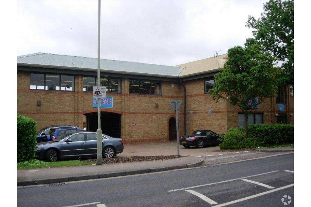 151-163 Dixons Hill Road A1M Business Centre Large Multi-Let Industrial and Office Estate