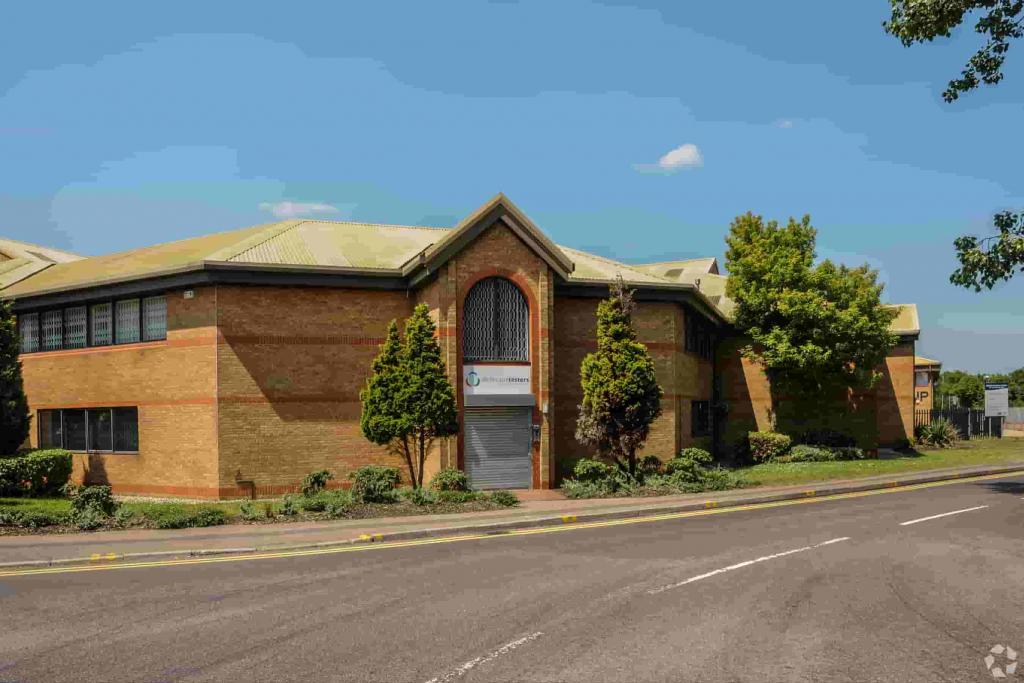 151-163 Dixons Hill Road A1M Business Centre Large Multi-Let Industrial and Office Estate