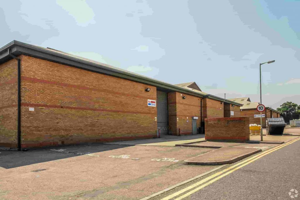 151-163 Dixons Hill Road A1M Business Centre Large Multi-Let Industrial and Office Estate