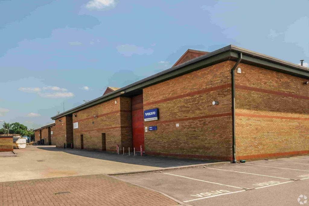 151-163 Dixons Hill Road A1M Business Centre Large Multi-Let Industrial and Office Estate