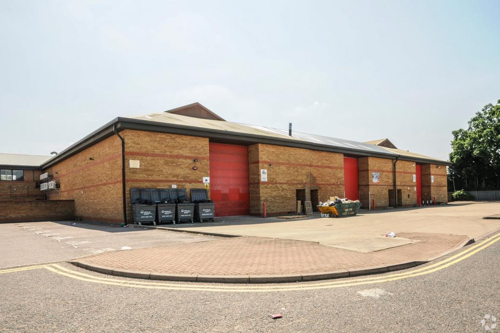 151-163 Dixons Hill Road A1M Business Centre Large Multi-Let Industrial and Office Estate