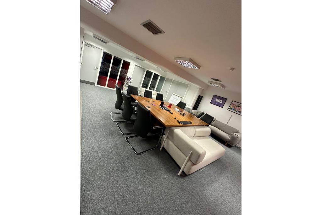 Fiddle Bridge Lane Forum Place Modern Multi-Tenant 3-Star Office Units