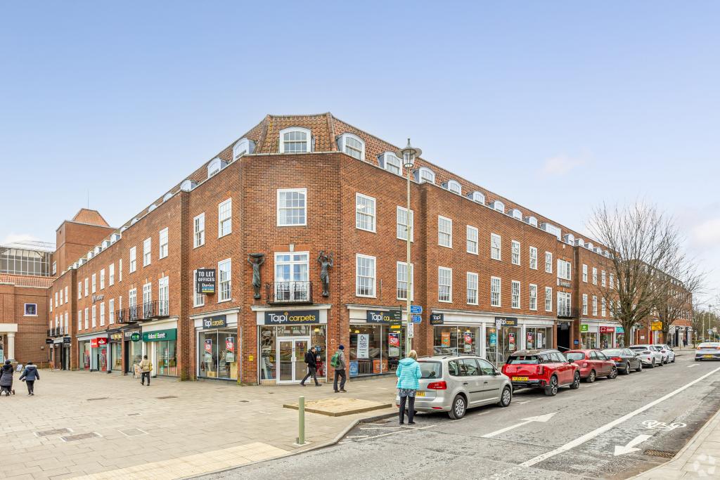 Gate House Retail and Office Space with Prominent Town Centre