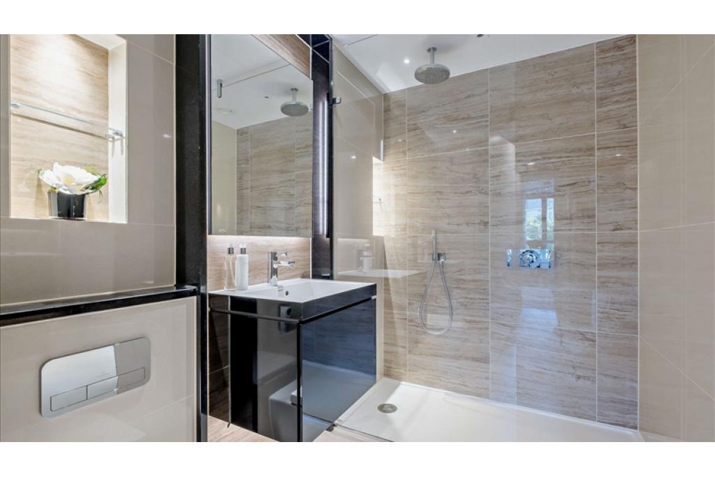 **Luxurious 3-Bed Apartment in Prestigious Garrett Mansions, W2 – Prime Zone 1 Living**