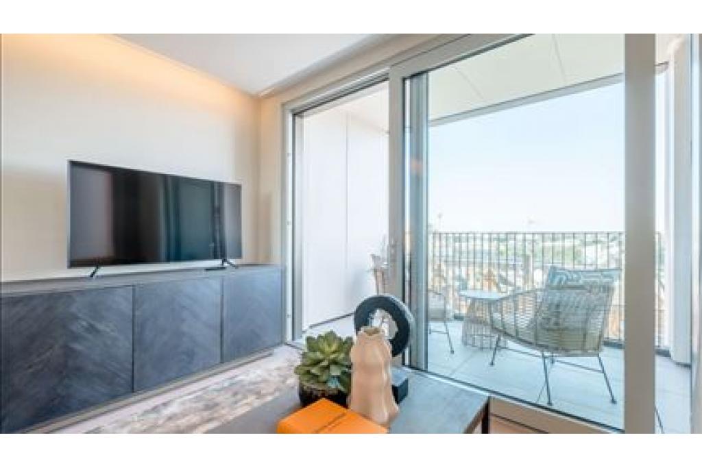 Exceptional Two-Bedroom Residence in Garrett Mansions, West End Gate W2