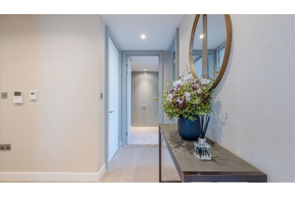 Exceptional Two-Bedroom Residence in Garrett Mansions, West End Gate W2