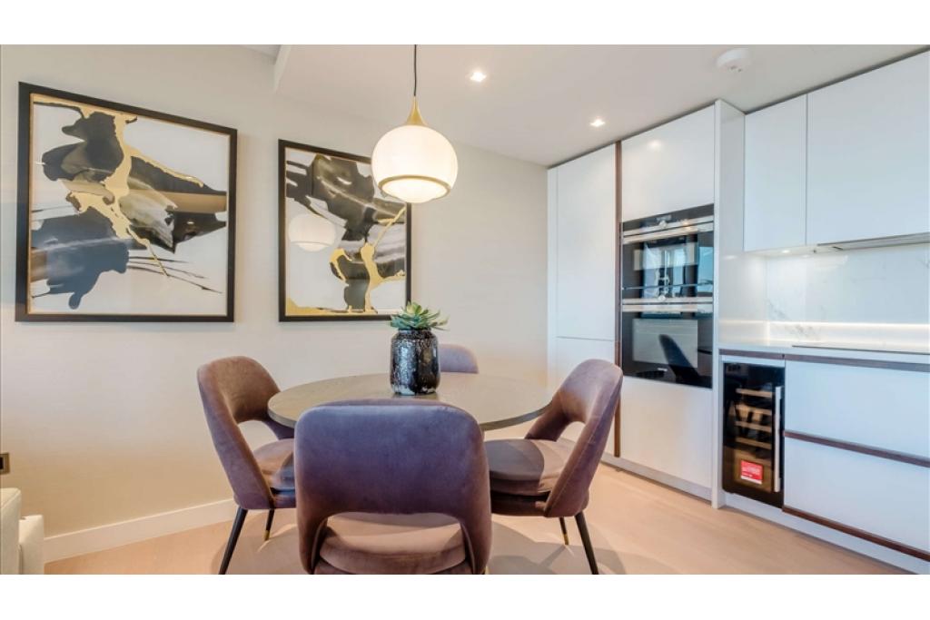 Exceptional Two-Bedroom Residence in Garrett Mansions, West End Gate W2