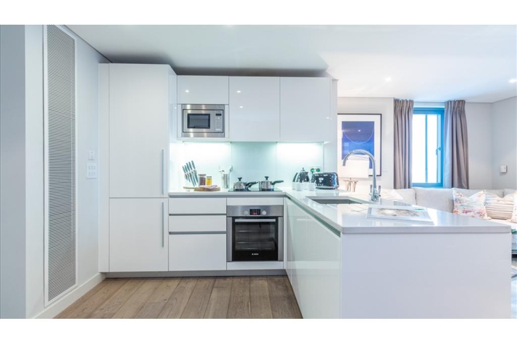 Sophisticated Three-BedroSom Apartments for Mid-Term Let in Merchant Square, Paddington W2