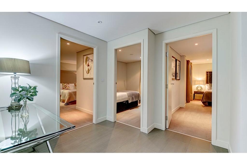 Elegant Three-Bedroom Canal-Facing Apartment with Concierge in Merchant Square, Paddington W2