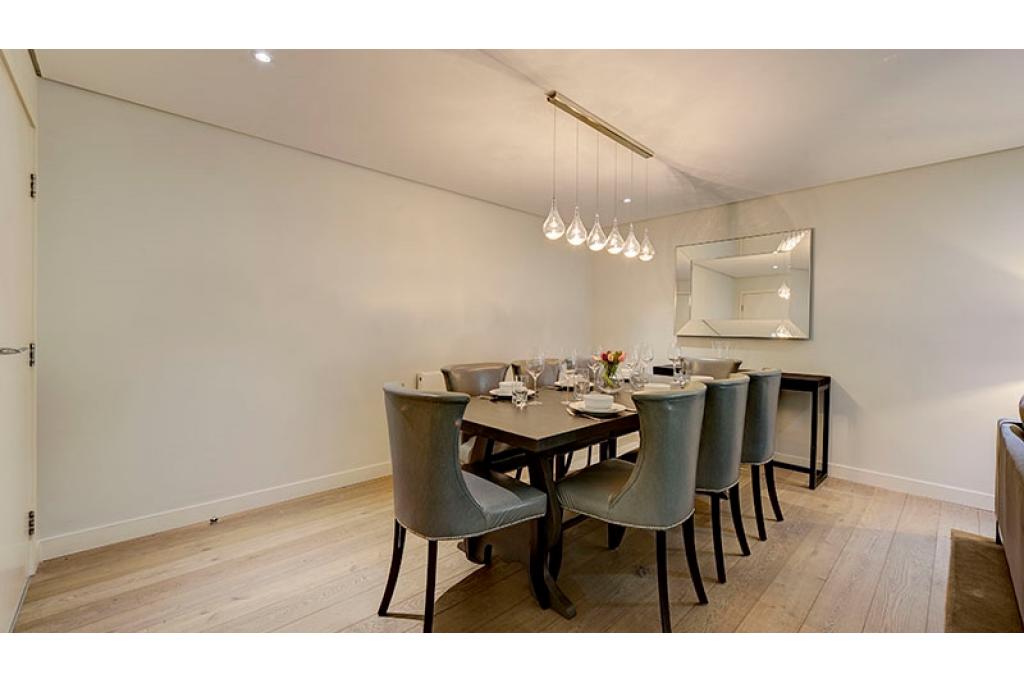 Elegant Three-Bedroom Canal-Facing Apartment with Concierge in Merchant Square, Paddington W2