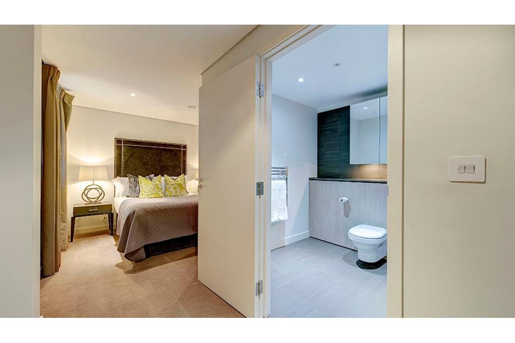 Elegant Three-Bedroom Canal-Facing Apartment with Concierge in Merchant Square, Paddington W2