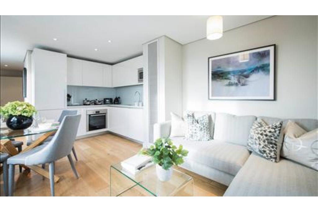 Modern Three-Bedroom Apartment with Exceptional South-Facing Views in Merchant Square, Paddington W2