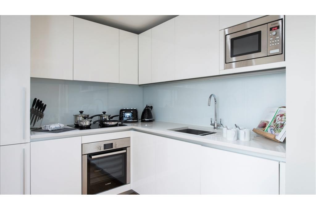 Modern Three-Bedroom Apartment with Exceptional South-Facing Views in Merchant Square, Paddington W2