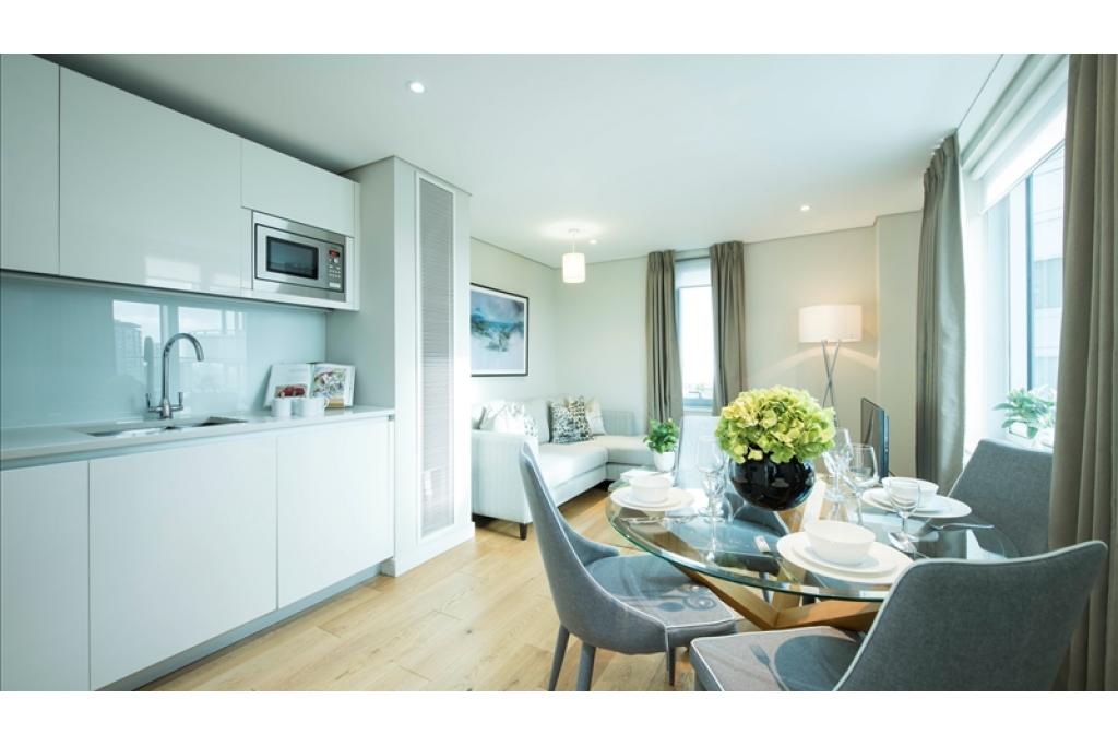 Modern Three-Bedroom Apartment with Exceptional South-Facing Views in Merchant Square, Paddington W2