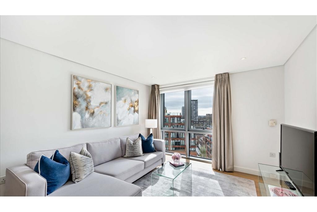 Elegant Three-Bedroom Apartment with Canal Views in Merchant Square, Paddington W2