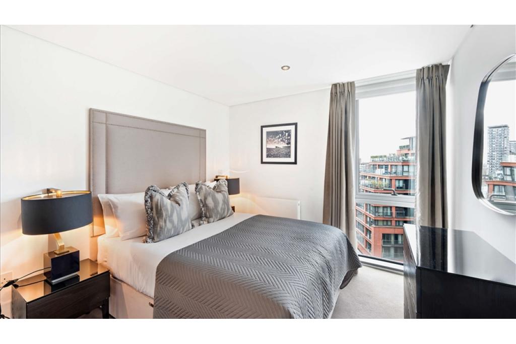 Elegant Three-Bedroom Apartment with Canal Views in Merchant Square, Paddington W2