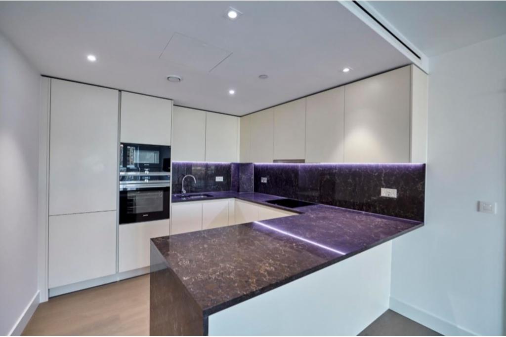 Elegant Two-Bedroom Apartment with Balcony in Prestigious London Dock Development"