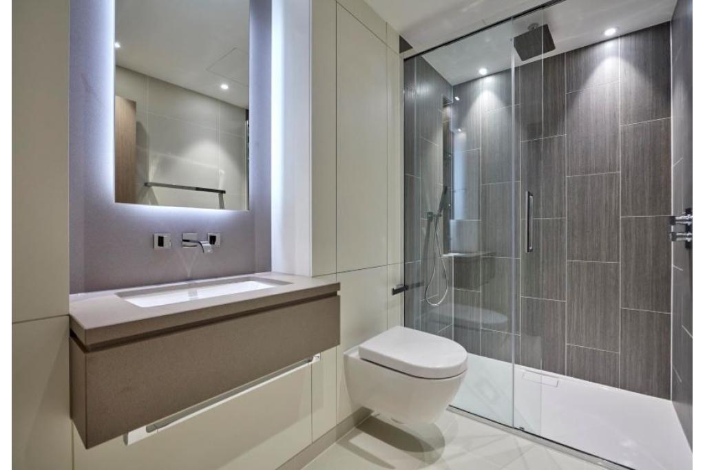 Elegant Two-Bedroom Apartment with Balcony in Prestigious London Dock Development"