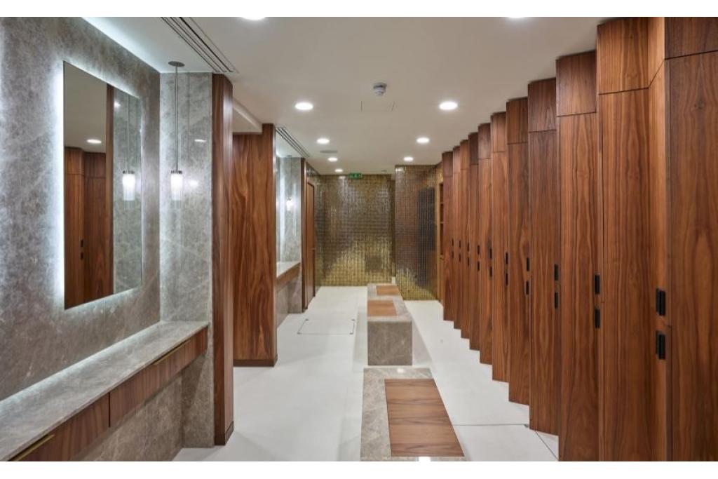 Elegant Two-Bedroom Apartment with Balcony in Prestigious London Dock Development"