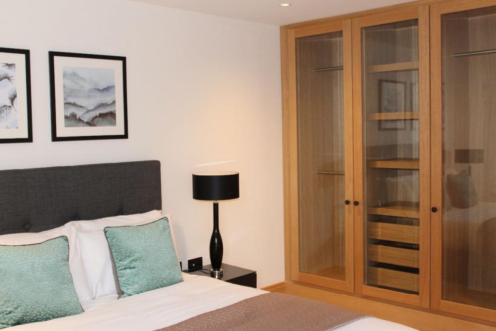 Immaculate Two-Bedroom Apartment in Prestigious Cleland House – Westminster, SW1P