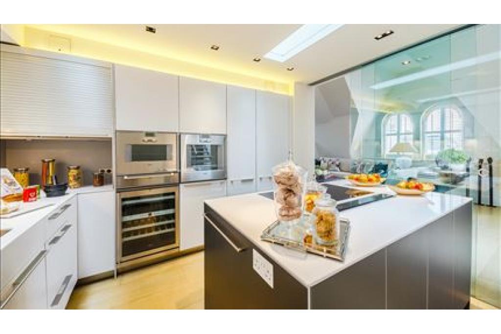 Luxurious Two Bedroom Apartments in Prime Mayfair – 62 Green Street