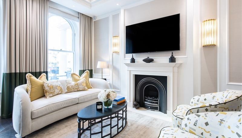 Charming Two Bedroom Duplex Apartment with Courtyard in Prime Kensington Location