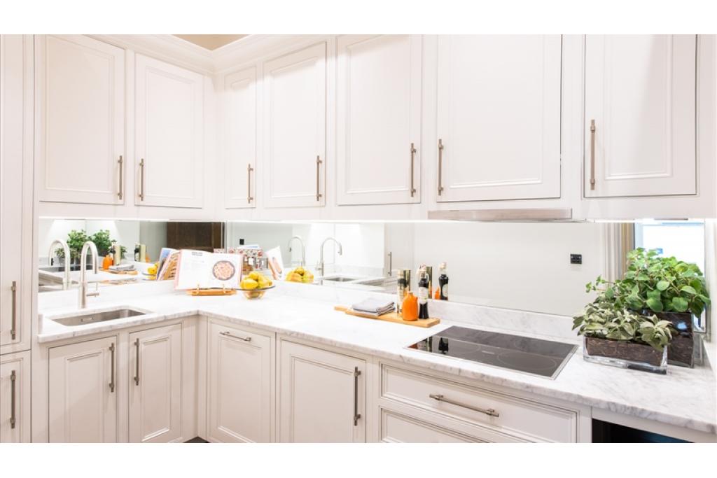 Charming Two Bedroom Duplex Apartment with Courtyard in Prime Kensington Location