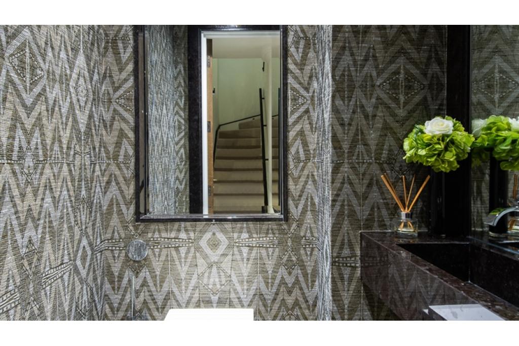 Charming Two Bedroom Duplex Apartment with Courtyard in Prime Kensington Location