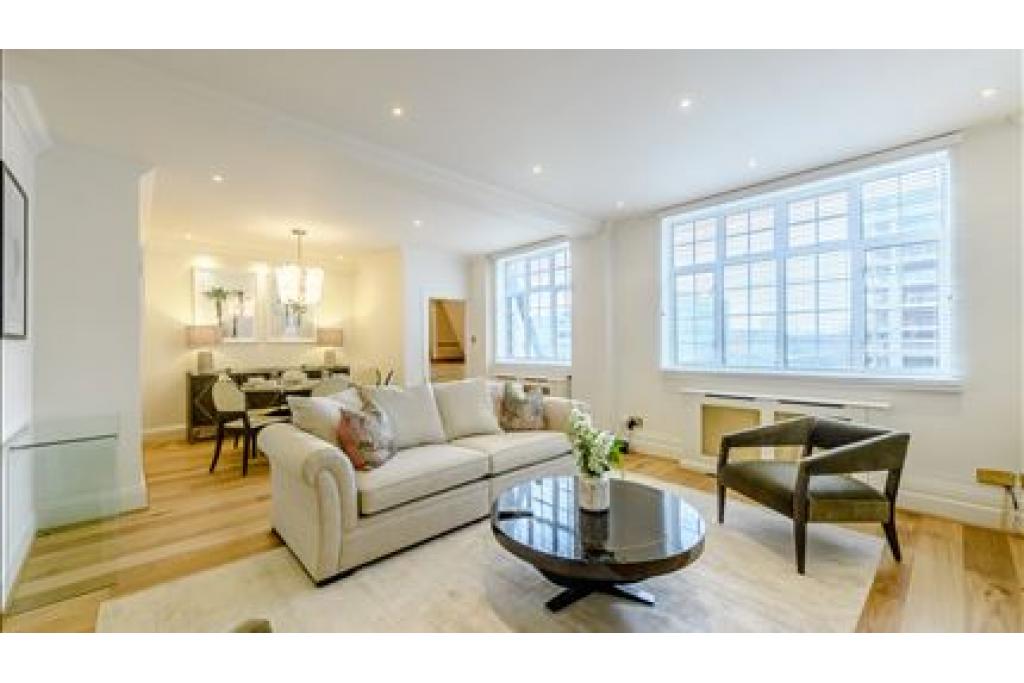 Elegant Three-Bedroom Apartment in Prestigious Art Deco Block, Strathmore Court, NW8