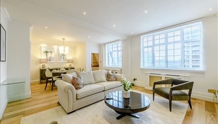 Elegant Three-Bedroom Apartment in Prestigious Art Deco Block, Strathmore Court, NW8