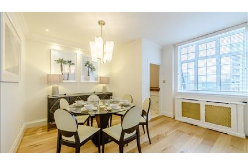 Elegant Three-Bedroom Apartment in Prestigious Art Deco Block, Strathmore Court, NW8