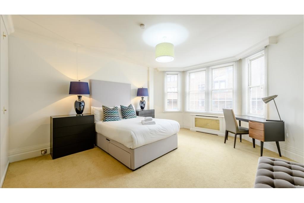 Elegant Three-Bedroom Apartment in Prestigious Art Deco Block, Strathmore Court, NW8