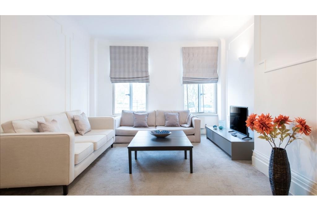 Elegant Four-Bedroom Apartment Overlooking Regent’s Park