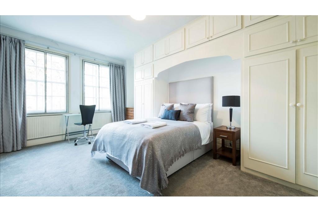 Elegant Four-Bedroom Apartment Overlooking Regent’s Park