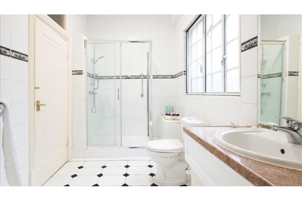 Elegant Four-Bedroom Apartment Overlooking Regent’s Park